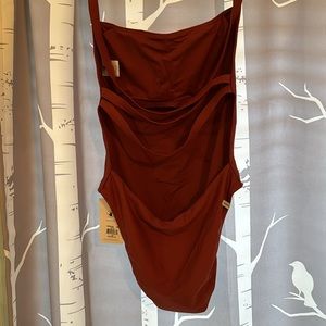 NWT Beautiful rust color Body Glove swim suit size large.